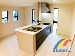 カウンター付きシステムキッチン