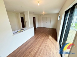 明るく心地よい風が通り抜けるリビング