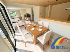 明るい雰囲気で落ち着く空間
以下同社同等仕様施工例