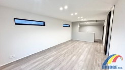 明るく心地よい風が通り抜けるリビング