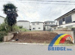 駐車2台可能で、広々敷地 ゆったり駐車ができます。
土間収納、パントリー、2WIC付き。
また寝具もゆったり干せる南向きのワイドバルコニーも付いています