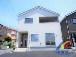 ・・小中学校が近く登下校も安心エリア・・
用途色々落ち着くスペース和室、収納スペースも豊富でスッキリ収納可能。
是非、市原市内で新築一戸建てをお探しの方はお気軽にお問い合わせください。
お待ちしております。
※同社施工例写真