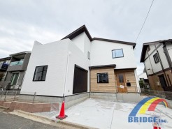 駐車2台可能で、床暖完備 あったか広々リビング。
間仕切り可能な間取りで5LDKにもできます。
是非、流山市内で新築一戸建てをお探しの方はお気軽にお問い合わせください。
お待ちしております。