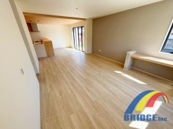 明るく心地よい風が通り抜けるリビング