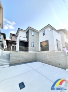 駐車2台可能で、子育て世代も安心の小学校まで歩いて12分
2WIC付きで収納豊富です。
内覧ご希望の方は是非お気軽にお問い合わせください。
お待ちしております。