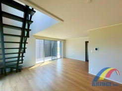 広々陽当たりが良いリビングをリビングイン階段でおしゃれ空間にデザイン