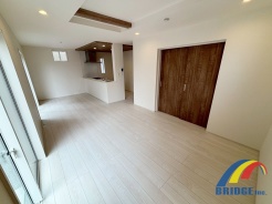 明るく心地よい風が通り抜けるリビング