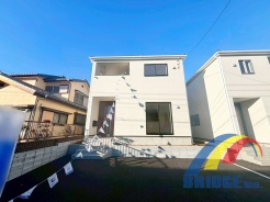 1号棟 南東角地で明るい
和室付きで16.7帖の広々としたLDK！
駅まで6分で、利便性の良い周辺環境
是非、千葉市内で新築一戸建てをお探しの方はお気軽にお問い合わせください。
社員一同心よりお待ちしております。
2025年12月15日撮影