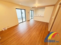 明るく心地よい風が通り抜けるリビング