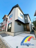 南向きで明るく、18.7帖の広々としたLDKでゆったり家族団らんの時間！
仕切り対応可能で4LDKにも変身！
子育てファミリーおすすめ！小中学校徒歩圏内！
千葉市内で新築一戸建てをお探しの方はお気軽にお問い合わせください。
社員一同心よりお待ちしております。