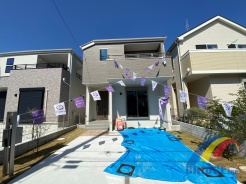 敷地広々で駐車場2.3台完備
商業施設や教育施設が充実しており、幅広い世代が住みやすい環境です。
SIC・WICなど収納豊富でお荷物スッキリ
富里市内で内覧をご希望の方は是非当社までお問い合わせください。
お待ちしております。
※同社同等施工例