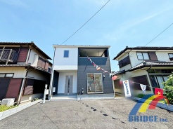 駐車2台可能で通勤通学がしやすい為幅広い世代が住みやすい邸宅です。
サービスルームが2室あるため、充実した収納ができる設計となるため、快適な住環境が整っております。
是非、船橋市内で新築一戸建てをお探しの方はお気軽にお問い合わせください。
※同社仕様施工例写真