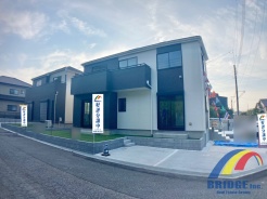 駐車2台可能で、最寄り駅の八千代台駅まで徒歩10分の好立地。
南西向きバルコニーで明るい光差し込む邸宅です。
是非、八千代市内で新築一戸建てをお探しの方はお気軽にお問い合わせください。
社員一同心よりお待ちしております。
※外観施工例写真