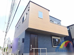 1号棟 駐車2台可能で周辺環境充実のため幅広い世代が住みやすい邸宅。
家事動線がよく収納スペースも豊富な為、ご家族のお洋服や趣味のものスッキリ収納可能です。
内覧をご希望の方は是非当社までお問い合わせください。
お待ちしております。
※同社施工例写真