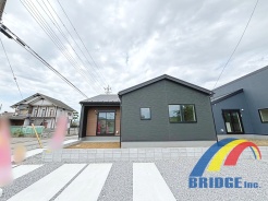 駐車2台可能で、お子様世代も安心学校まで徒歩6分です。
大容量のWICやホール収納付きでお部屋もスッキリ保てます。
脱衣所と洗面所がわかれているので気軽に出入出来ます。
是非、茂原市内で新築一戸建てをお探しの方はお気軽にお問い合わせ下さい。
お待ちしております。
※外観同社施工例写真