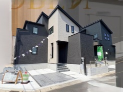 3号棟 駐車2台可能で、天気の影響を受けにくいインナーバルコニー。。
商業施設が充実しており、くつろげる和室や収納に便利なウォークインクローゼット。
是非、佐倉市内で新築一戸建をお探しの方はお気軽にお問い合わせ下さい。
お待ちしております。
※外眼パース