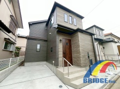 小学校まで徒歩11分、周辺商業施設も充実！
大型バルコニー、W.I.C付きで収納スペースも充実！
駅まで徒歩圏内で他方にアクセス可能です。
是非、千葉市内で新築一戸建てをお探しの方はお気軽にお問い合わせください。
社員一同心よりお待ちしております。
※同社施工例写真