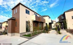 駐車2台可能で、全居室収納付きでお部屋もスッキリ。
全居室南向きで暖かい日差しが入る明るいお家です。
是非、千葉市内で新築一戸建てをお探しの方はお気軽にお問い合わせください。
お待ちしております。
※外観イメージパース