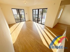 明るく心地よい風が通り抜けるリビング