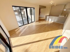 明るい雰囲気で落ち着く空間
以下同社同等仕様施工例