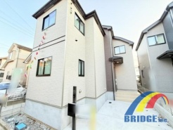 駐車1台可能で、周辺環境が充実 徒歩圏内。
便利なスペース納戸、WIC、2階ホール収納付き。
子育て世代のご家庭に住みやすいエリアです。
是非、八千代市内で新築一戸建てをお探しの方はお気軽にお問い合わせください。
お待ちしております。