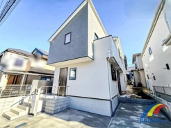 3号棟 駐車2台可能で、WIC、階段下収納がありルーフバルコニー付き。
断熱等級6なので、一年中心地よい暮らしの家。
是非、船橋市内で新築一戸建てをお探しの方はお気軽にお問い合わせ下さい。
お待ちしております。