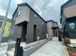 駐車2台可能で、広々LDKに多彩な収納で快適性にこだわった邸宅。
みつわ台駅まで徒歩11分、商業施設も徒歩圏内。
断熱等級6なので節電・節約に効果的。
是非千葉市内で新築一戸建てをお探しの方はお気軽にお問い合わせ下さい。
お待ちしております。