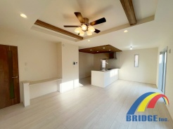 明るく心地よい風が通り抜けるリビング