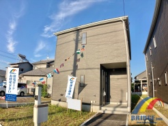 駐車2台可能で小学校まで5分と通学も安心の邸宅です。
充実した収納ができる設計となるため、快適な住環境が整っております。
是非、船橋市内で新築一戸建てをお探しの方はお気軽にお問い合わせください。
お待ちしております。
※同社仕様施工例写真