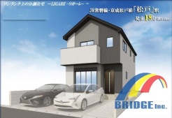 駐車2台可能で、間仕切り対応可です。
吹き抜けもあり、ウォークインクローゼットやランドリールーム、パントリーなど
暮らしやすさに配慮した収納、家事空間を充実させた住まいです。
是非、松戸市内で新築一戸建てをお探しの方はお気軽にお問い合わせください。
お待ちしております。