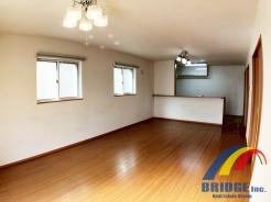 明るく心地よい風が通り抜けるリビング