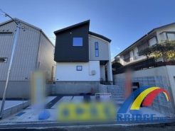 駐車2台可能で、安心のオール電化住宅。
SIC、WIC、2階ホール収納付きです。
小学校、保育園、コンビニ、スーパーが徒歩圏内で利便性の良いエリアです。
是非、八千代市内で新築一戸建をお探しの方はお気軽にお問い合わせ下さい。
お待ちしております。