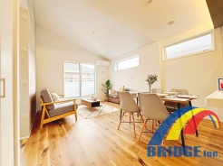 明るく心地よい風が通り抜けるリビング