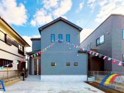 子育て世代も安心王子台小学校まで徒歩3分。
京成臼井駅まで徒歩13分、商業施設も徒歩圏内。
また、駐車3台可能な広大な敷地。
是非、佐倉市内で新築一戸建てをお探しの方はお気軽にお問い合わせください。
社員一同心よりお待ちしております。