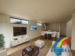 明るい雰囲気で落ち着く空間
以下同社同等仕様施工例