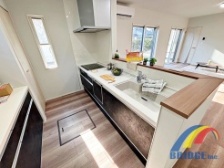 料理をしながらリビング全体を見渡せるカウンターキッチン