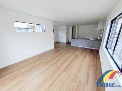 明るい雰囲気で落ち着く空間
以下同社同等仕様施工例