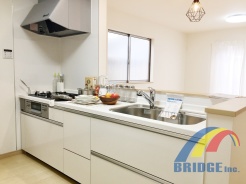 A号棟 料理をしながらリビング全体を見渡せるカウンターキッチン