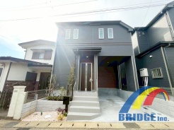 南西角地で明るい陽光が射し込む邸宅です。
駅まで4分で、子育てファミリーにおすすめな小中学校まで徒歩10分圏内。
是非、千葉市内で新築一戸建てをお探しの方はお気軽にお問い合わせください。
社員一同心よりお待ちしております。
2026年2月6日現地撮影