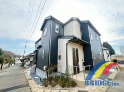 A号棟 南西角地で明るい陽光が射し込む邸宅です。
駅まで4分で、子育てファミリーにおすすめな小中学校まで徒歩10分圏内。
是非、千葉市内で新築一戸建てをお探しの方はお気軽にお問い合わせください。
社員一同心よりお待ちしております。
2026年2月5日現地撮影