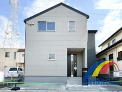 駐車2台可能で、生活や家事に便利な回遊動線を採用！
リビングは折上げ天井でスタイリッシュな空間に仕上がっております。
是非、市原市内で新築一戸建てをお探しの方はお気軽にお問い合わせ下さい。
お待ちしております。