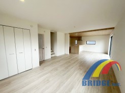 明るく心地よい風が通り抜けるリビング