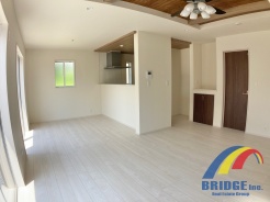 明るく心地よい風が通り抜けるリビング