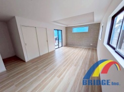 明るく心地よい風が通り抜けるリビング