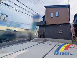 駐車2台可能で、広々開放的な角地。
コンビニ、公園まで徒歩圏内 子育て世代のご家庭にぴったりです。
南東に面したワイドバルコニーも付いています。
是非、野田市内で新築一戸建をお探しの方はお気軽にお問い合わせ下さい。
お待ちしております。