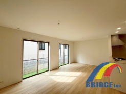 B号棟 明るく心地よい風が通り抜けるリビング