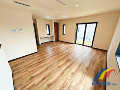 明るく心地よい風が通り抜けるリビング