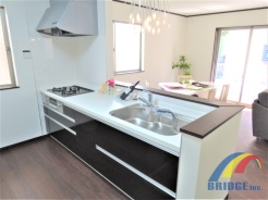 A号棟 カウンター付きシステムキッチン