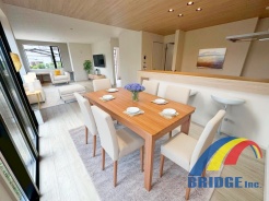 明るい雰囲気で落ち着く空間
以下同社同等仕様施工例