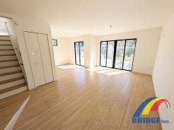 2号棟 明るく心地よい風が通り抜けるリビング